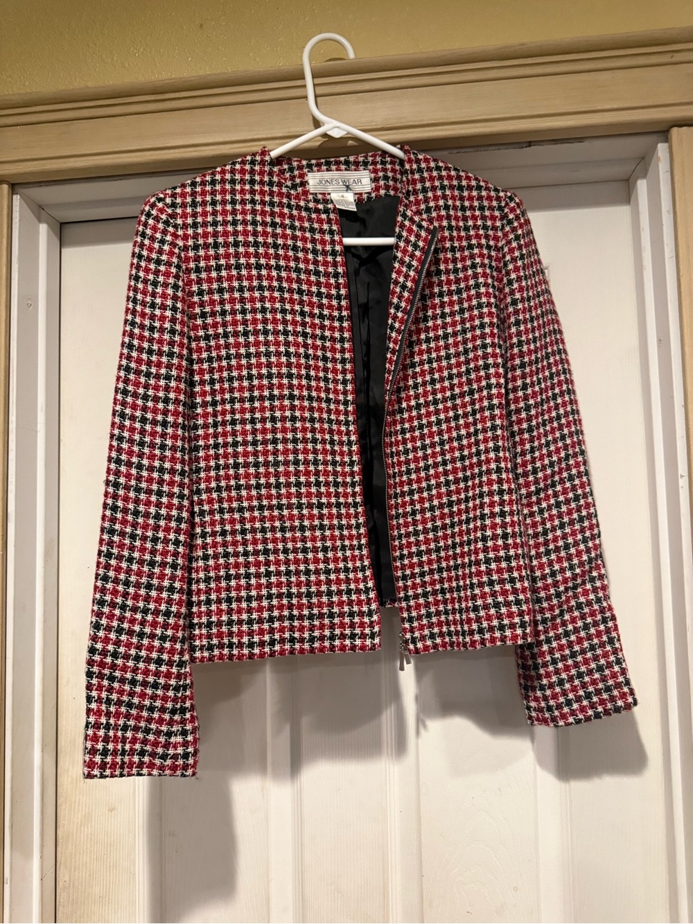 Jones Wear Red, Black & White Houndstooth Collarless Jacket